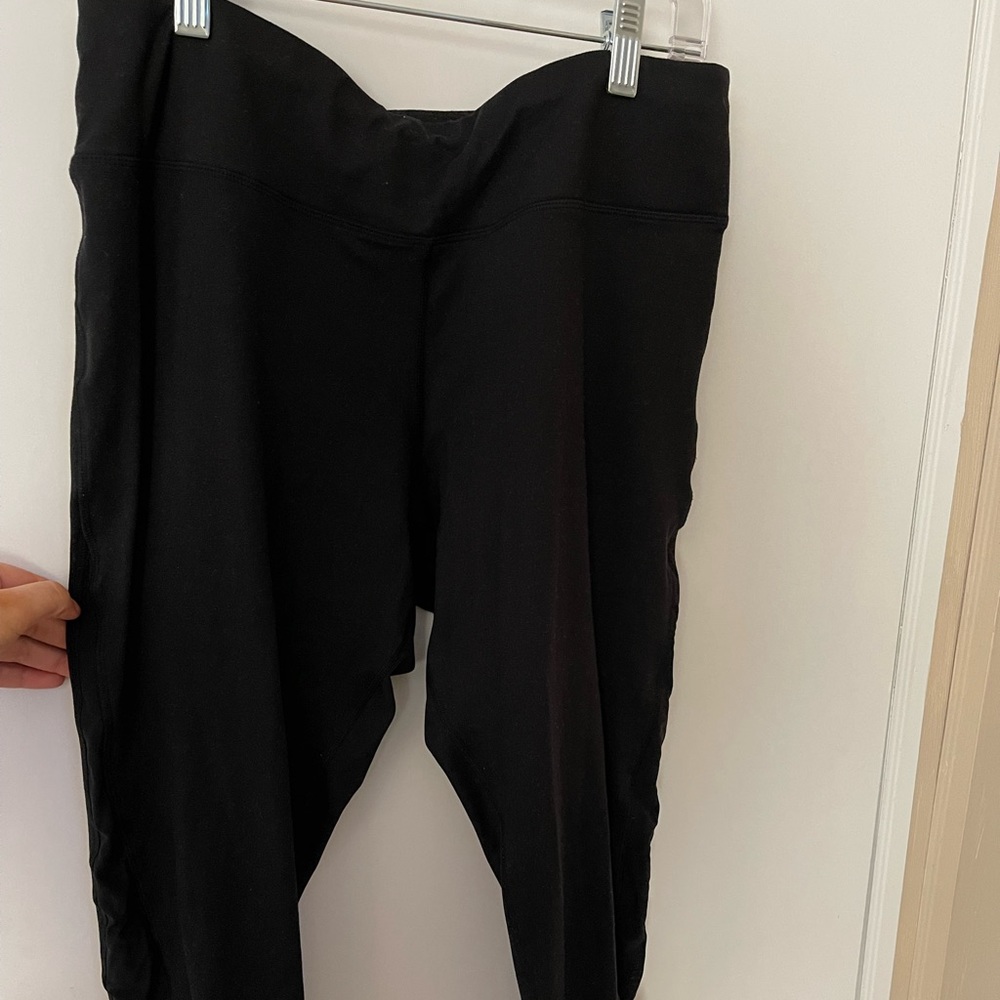 Cropped black leggings